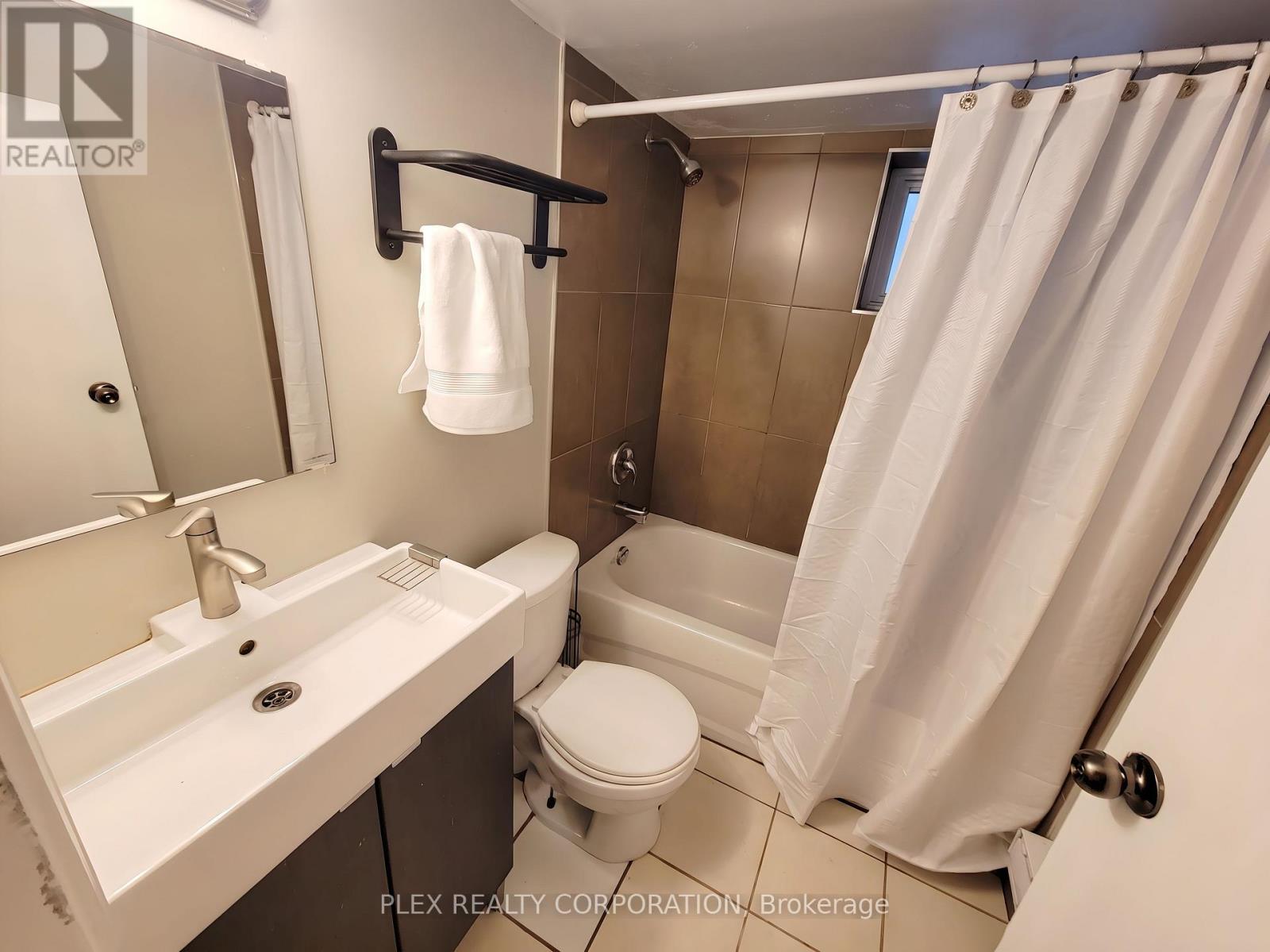 357 Victoria Park Avenue, Toronto, Ontario  M4E 3S9 - Photo 13 - E13709138
