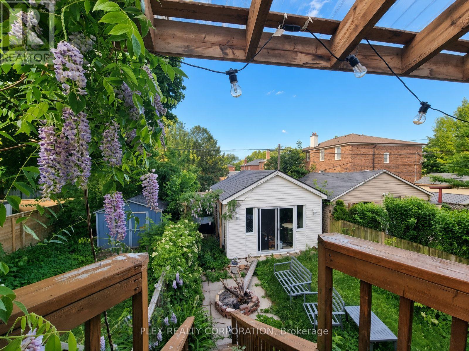 357 Victoria Park Avenue, Toronto, Ontario  M4E 3S9 - Photo 14 - E13709138