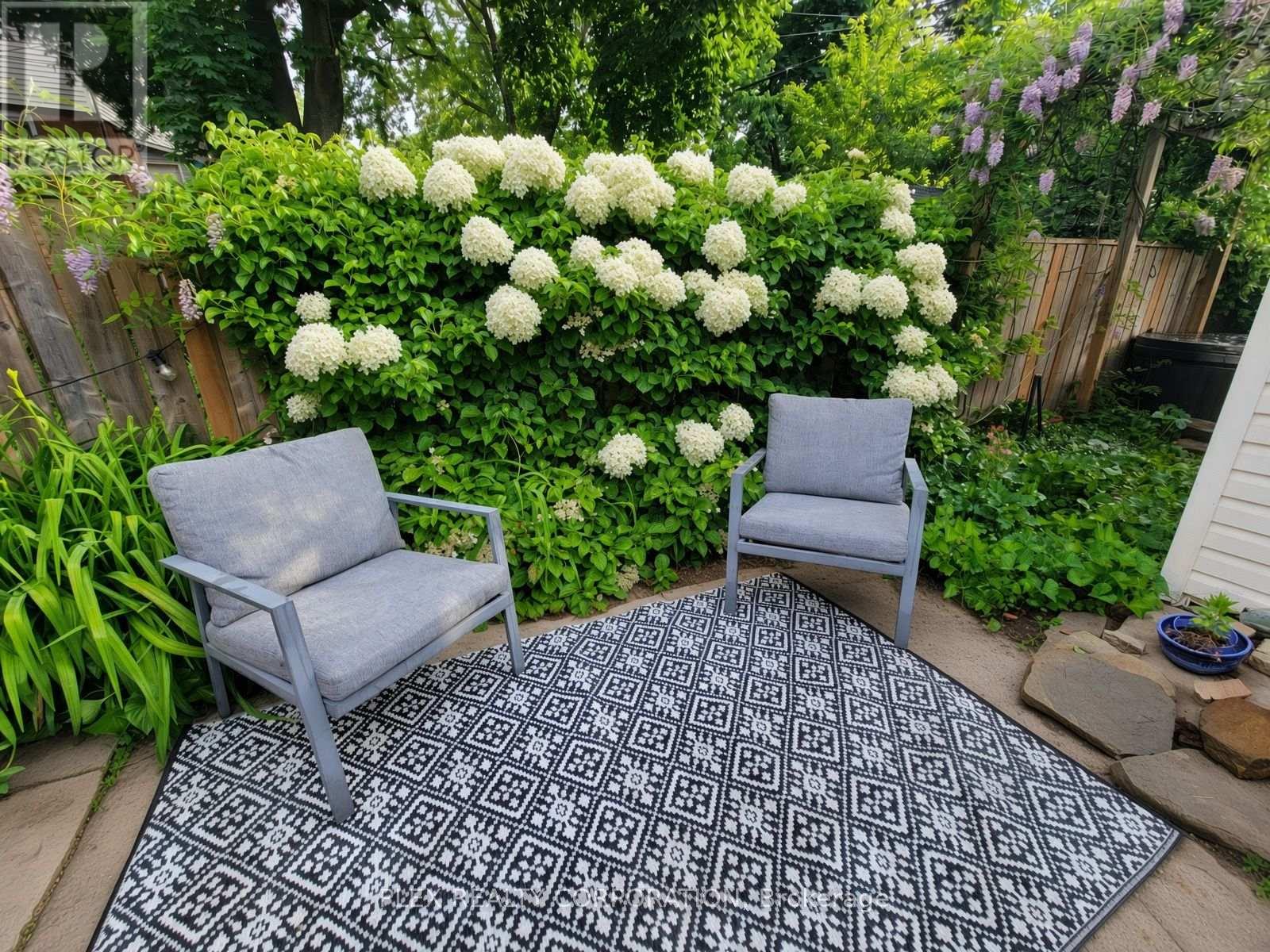 357 Victoria Park Avenue, Toronto, Ontario  M4E 3S9 - Photo 15 - E13709138