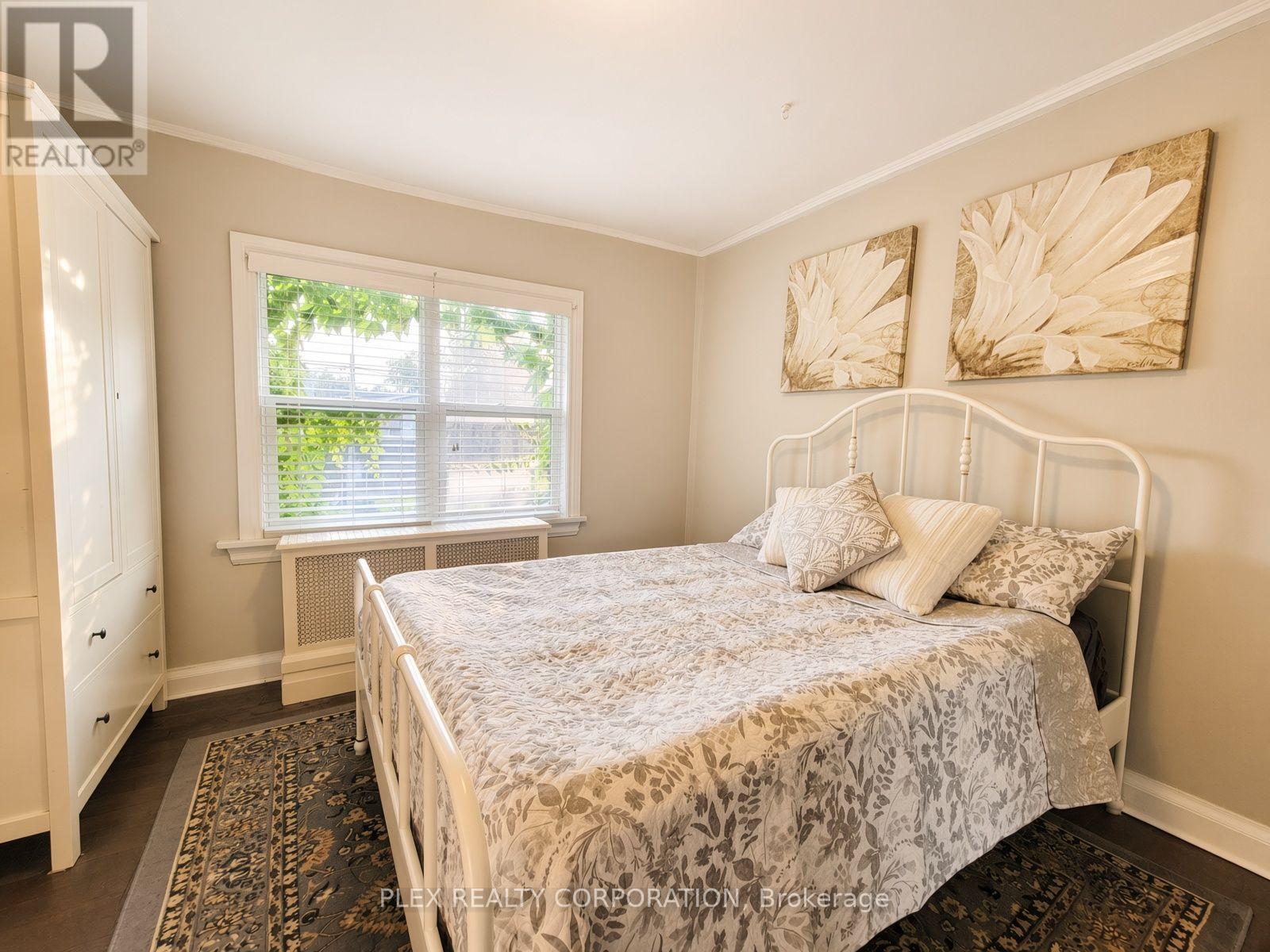 357 Victoria Park Avenue, Toronto, Ontario  M4E 3S9 - Photo 5 - E13709138