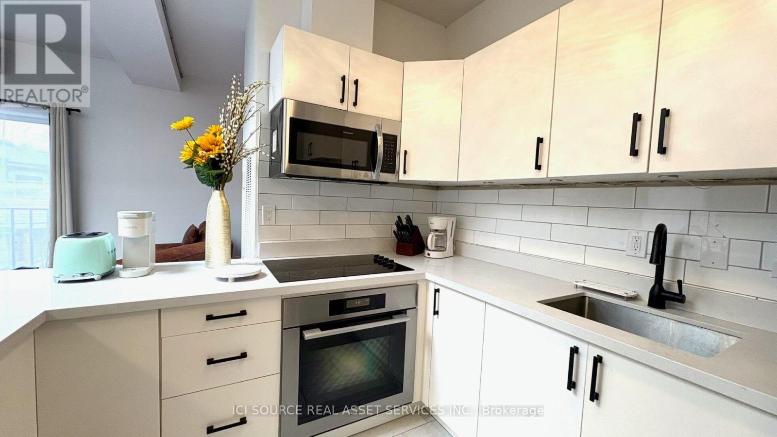 4 - 754 Queen Street E, Toronto, Ontario  M4M 1H4 - Photo 17 - E13709154