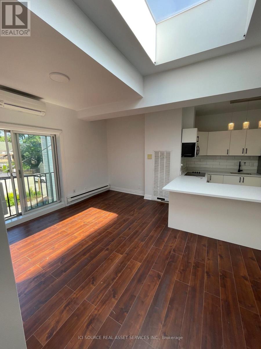 4 - 754 Queen Street E, Toronto, Ontario  M4M 1H4 - Photo 3 - E13709154