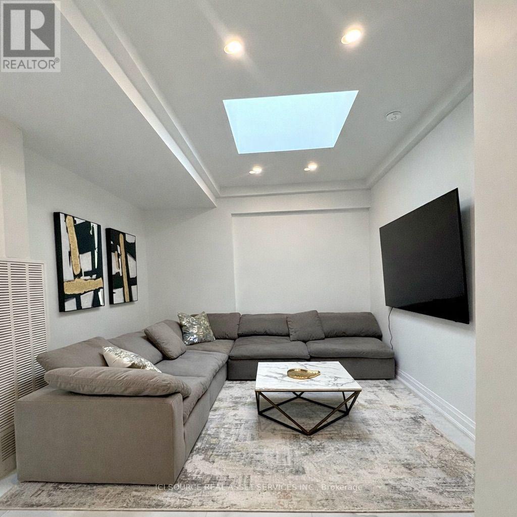 3 - 754 Queen Street E, Toronto, Ontario  M4M 1H4 - Photo 2 - E13709174