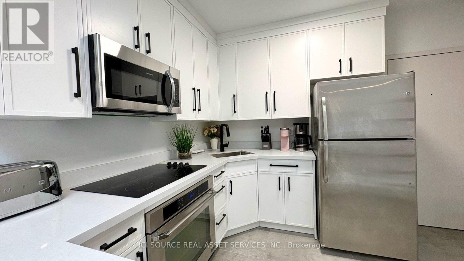 3 - 754 Queen Street E, Toronto, Ontario  M4M 1H4 - Photo 7 - E13709174