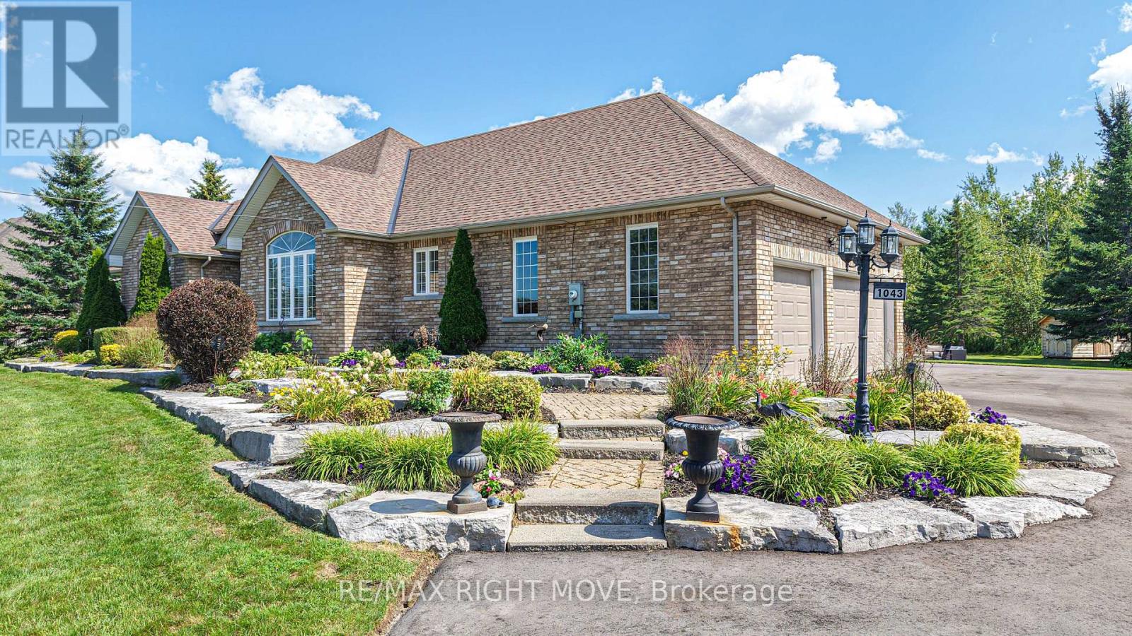 1043 Hurlwood Lane, Severn, Ontario L3V 6H4 - Photo 3 - S13709132