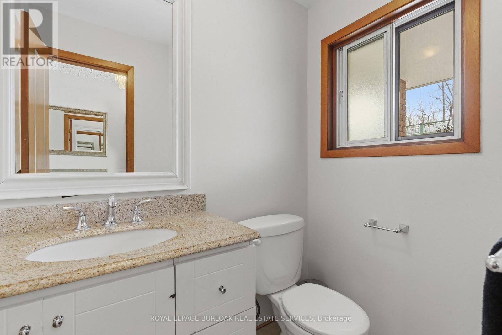 44 Browns Line, Toronto, Ontario  M8W 3S9 - Photo 4 - W13709116