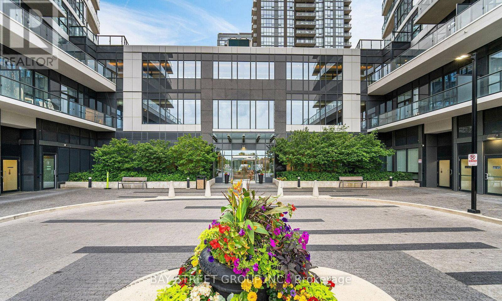 302 - 65 Watergarden Drive, Mississauga, Ontario  L5R 1B2 - Photo 2 - W13709198