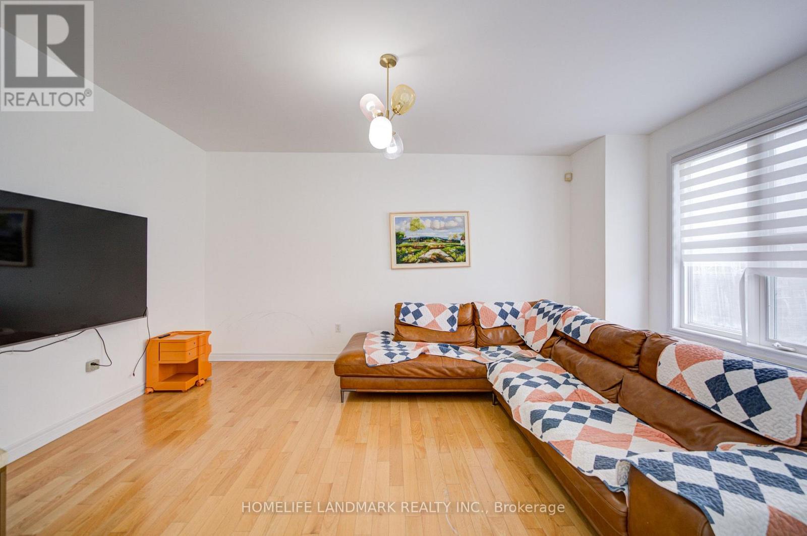 16 Barnstone Drive, Markham, Ontario L6E 2B3 - Photo 13 - N13680534