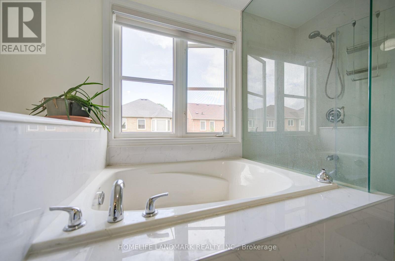16 Barnstone Drive, Markham, Ontario L6E 2B3 - Photo 27 - N13680534