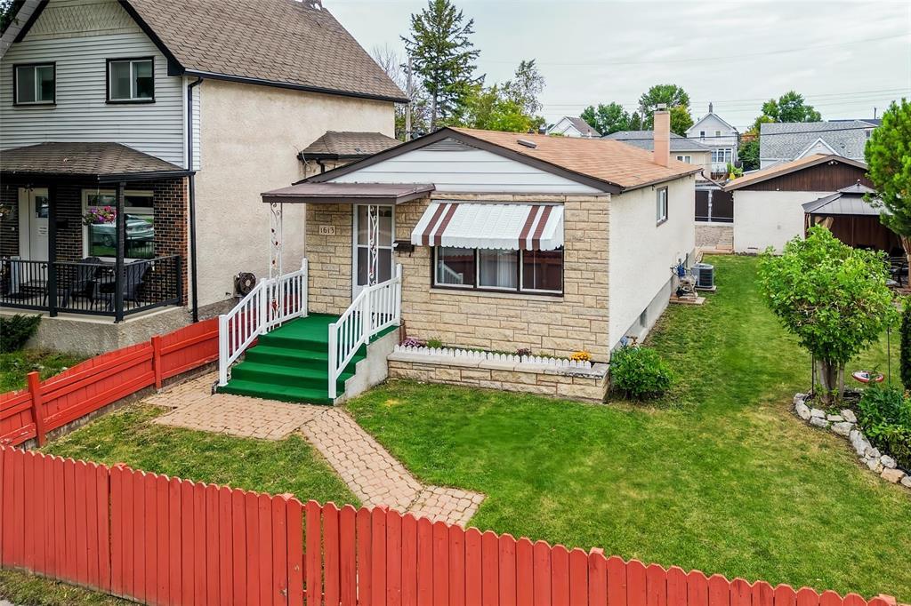 1613 Ross Avenue, Winnipeg, Manitoba  R3E 1E4 - Photo 0 - 202621297