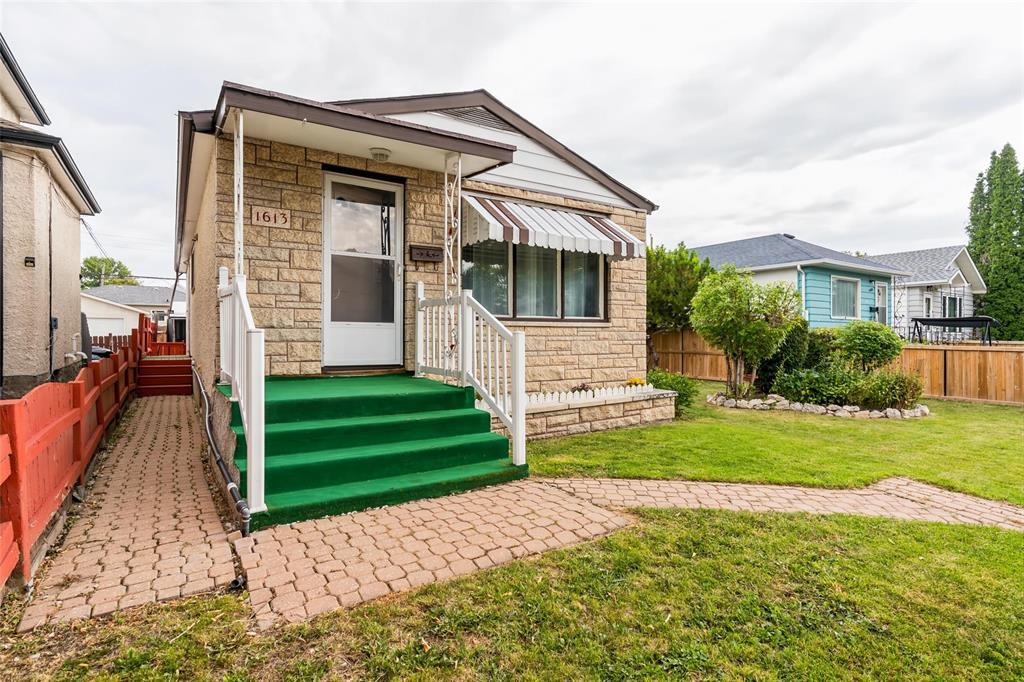 1613 Ross Avenue, Winnipeg, Manitoba  R3E 1E4 - Photo 1 - 202621297