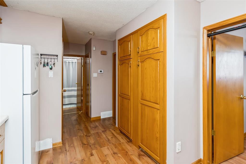 1613 Ross Avenue, Winnipeg, Manitoba  R3E 1E4 - Photo 11 - 202621297