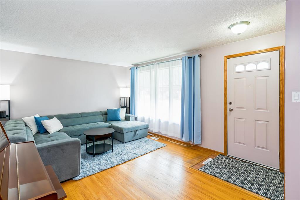1613 Ross Avenue, Winnipeg, Manitoba  R3E 1E4 - Photo 3 - 202621297