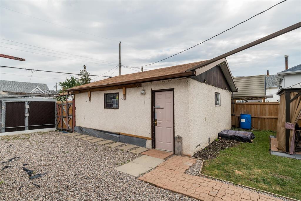 1613 Ross Avenue, Winnipeg, Manitoba  R3E 1E4 - Photo 30 - 202621297