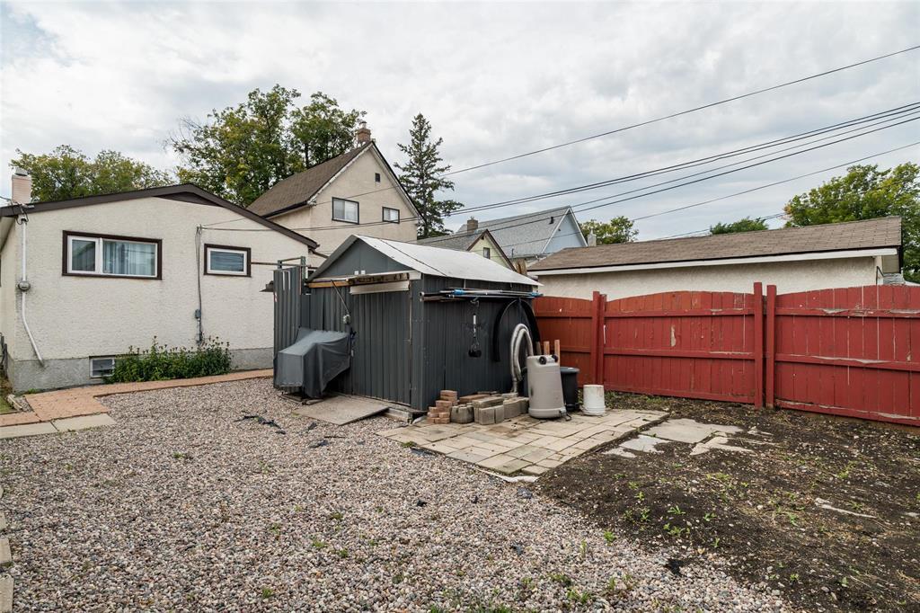1613 Ross Avenue, Winnipeg, Manitoba  R3E 1E4 - Photo 31 - 202621297