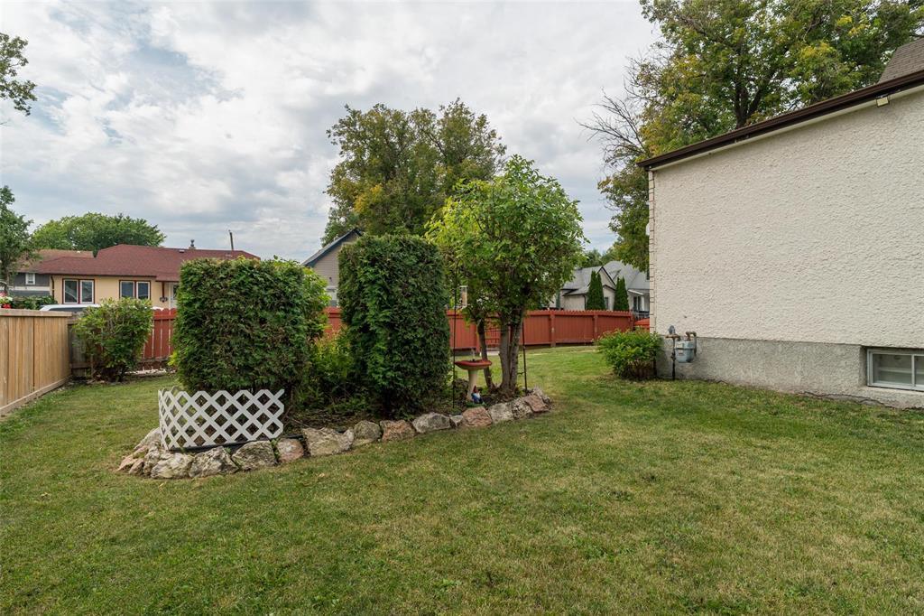 1613 Ross Avenue, Winnipeg, Manitoba  R3E 1E4 - Photo 33 - 202621297