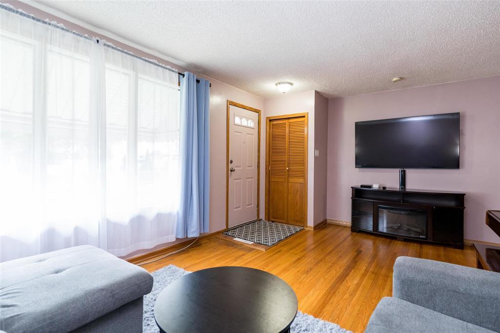 1613 Ross Avenue, Winnipeg, Manitoba  R3E 1E4 - Photo 5 - 202621297