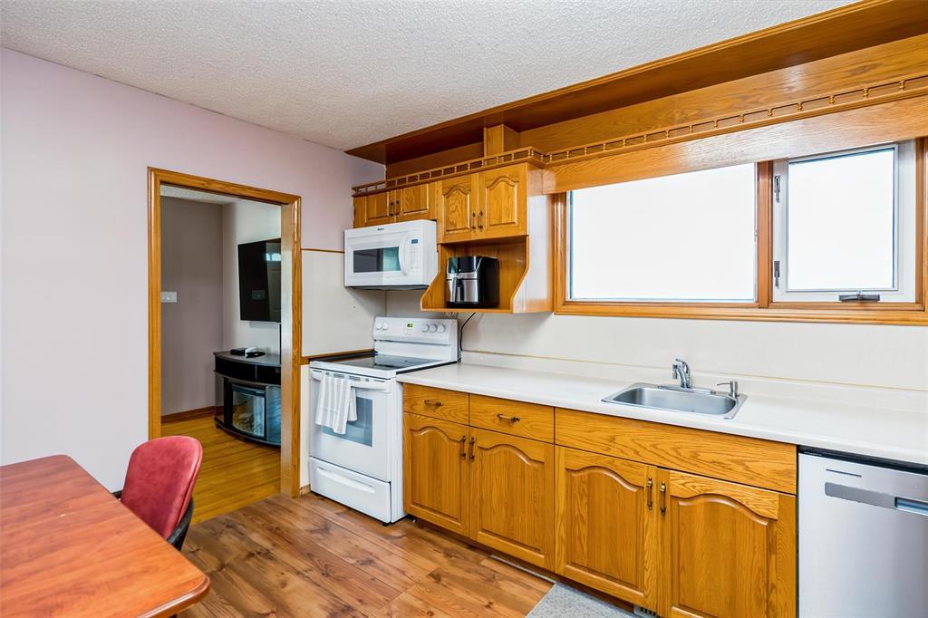 1613 Ross Avenue, Winnipeg, Manitoba  R3E 1E4 - Photo 7 - 202621297