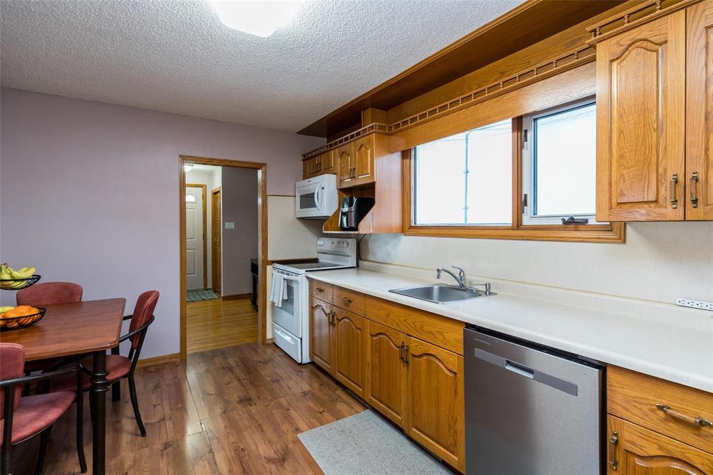 1613 Ross Avenue, Winnipeg, Manitoba  R3E 1E4 - Photo 9 - 202621297