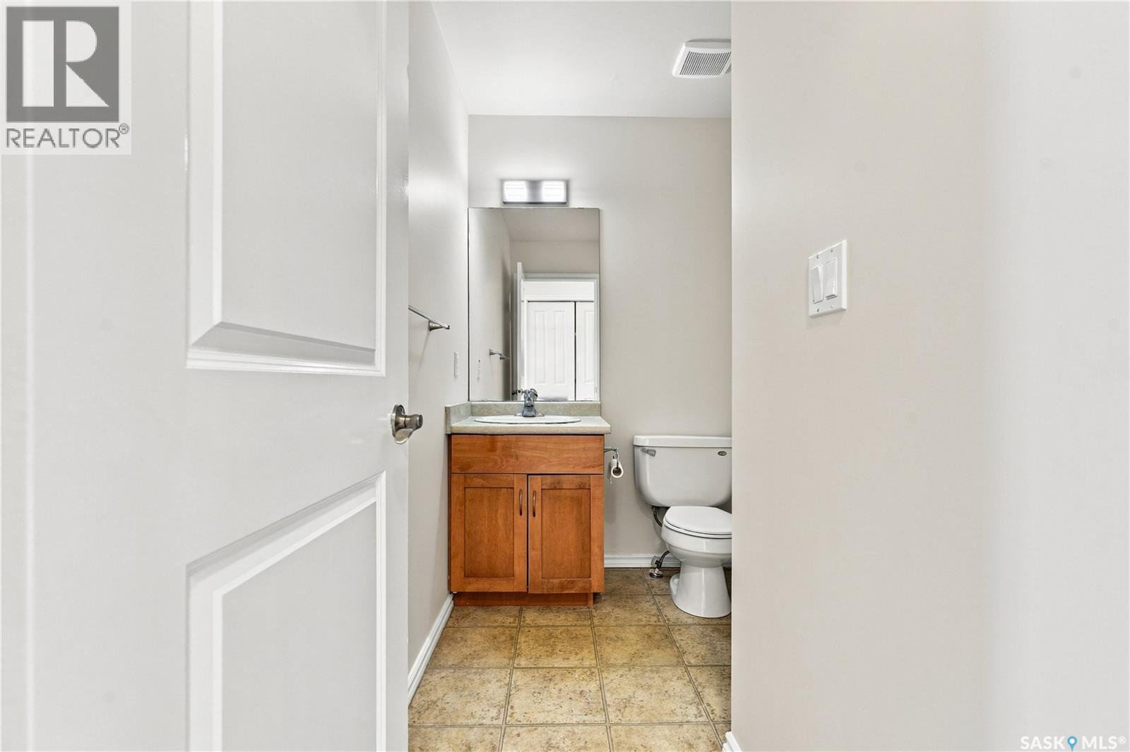 303 303 Slimmon Place, Saskatoon, Saskatchewan  S7V 0A8 - Photo 7 - SK046295