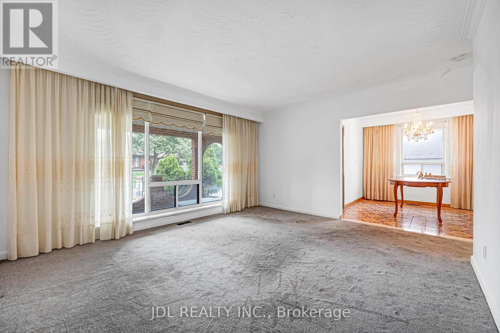 40 Montana Avenue, Toronto, Ontario M3M 1B6 - Photo 4 - W13674436