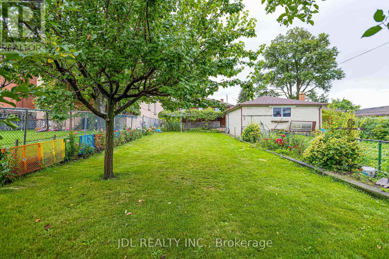 40 Montana Avenue, Toronto, Ontario M3M 1B6 - Photo 17 - W13674436