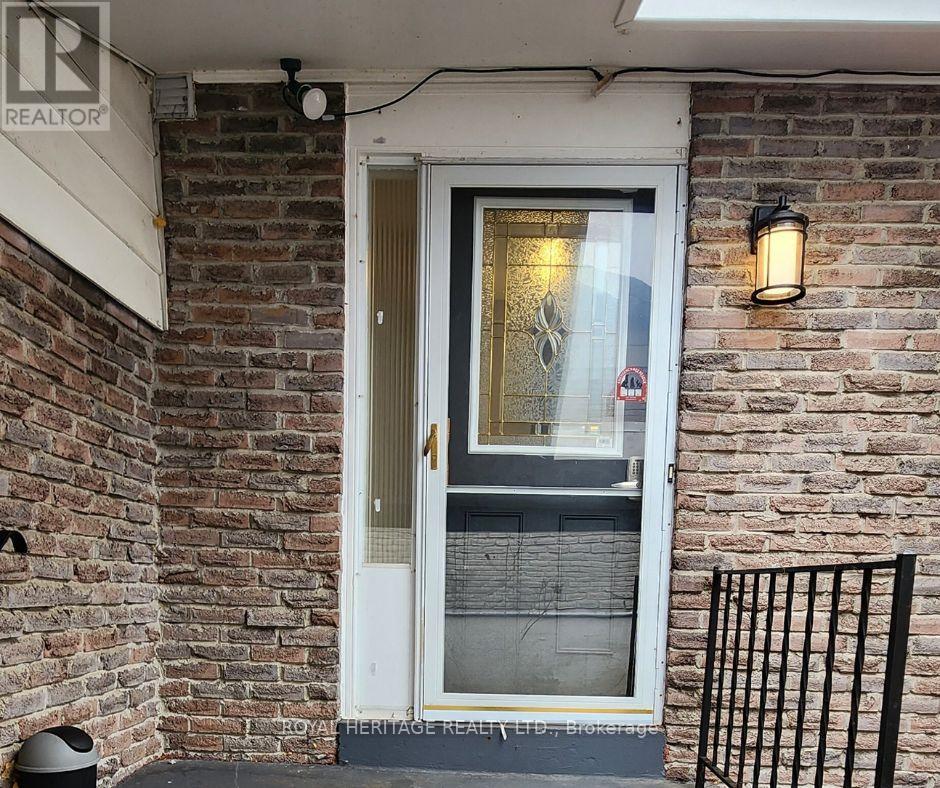 Main - 975 Hawthorne Court, Oshawa, Ontario  L1H 2H4 - Photo 2 - E13709248