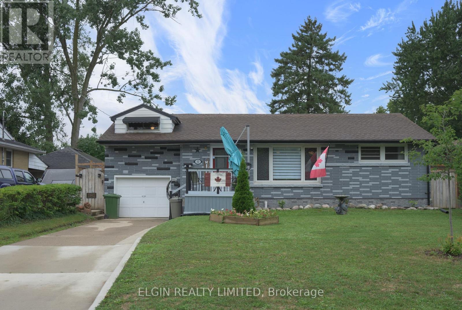 32 Coyne Street, St. Thomas, Ontario  N5R 4X8 - Photo 1 - X13709224