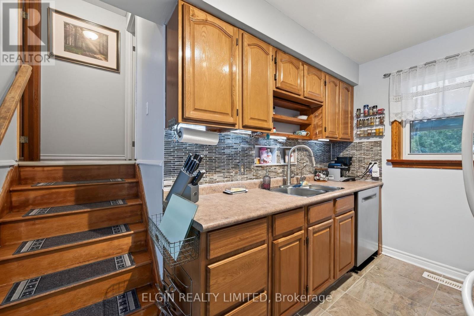 32 Coyne Street, St. Thomas, Ontario  N5R 4X8 - Photo 8 - X13709224