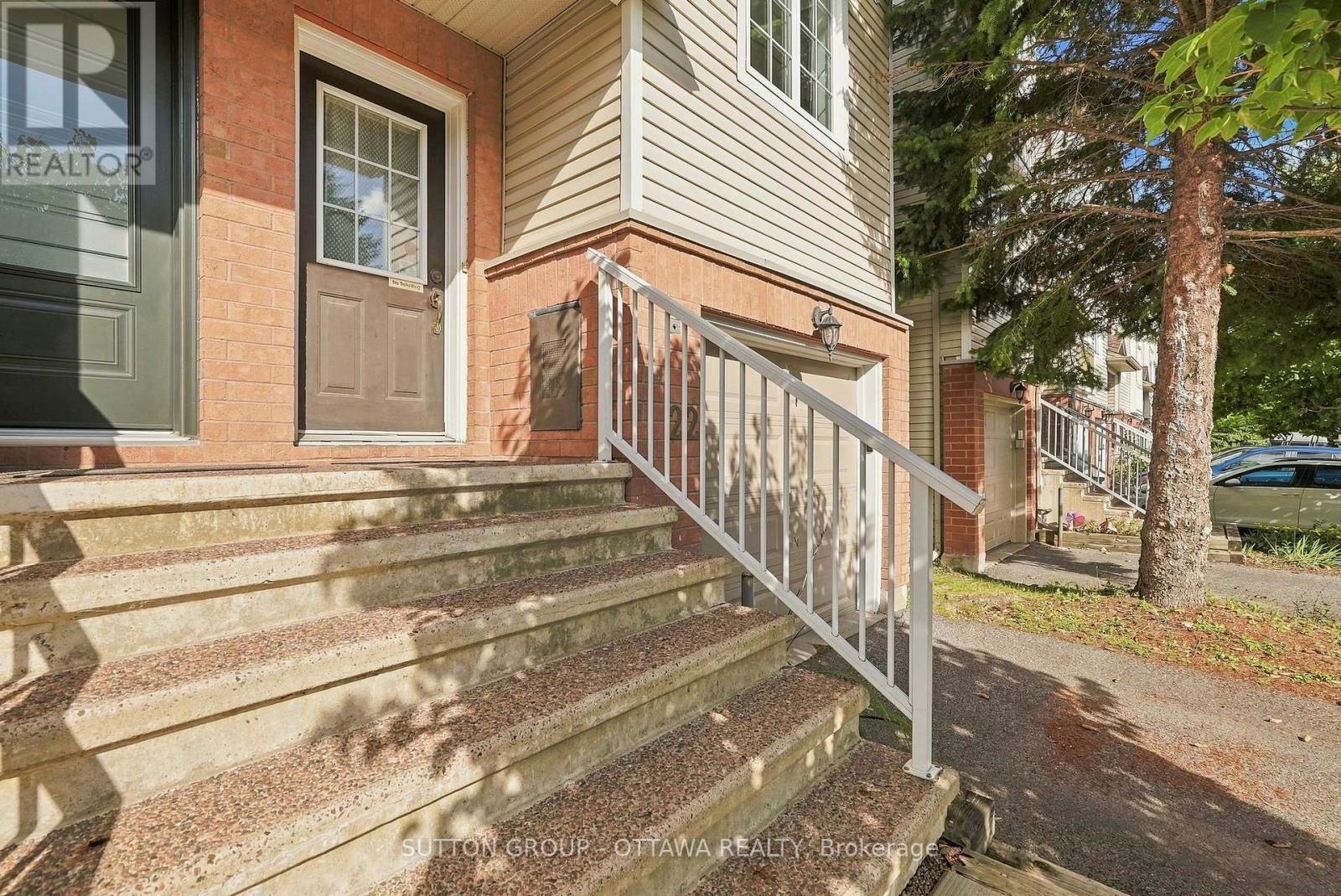 22 Manhattan Crescent, Ottawa, Ontario  K2C 4B4 - Photo 2 - X13709294