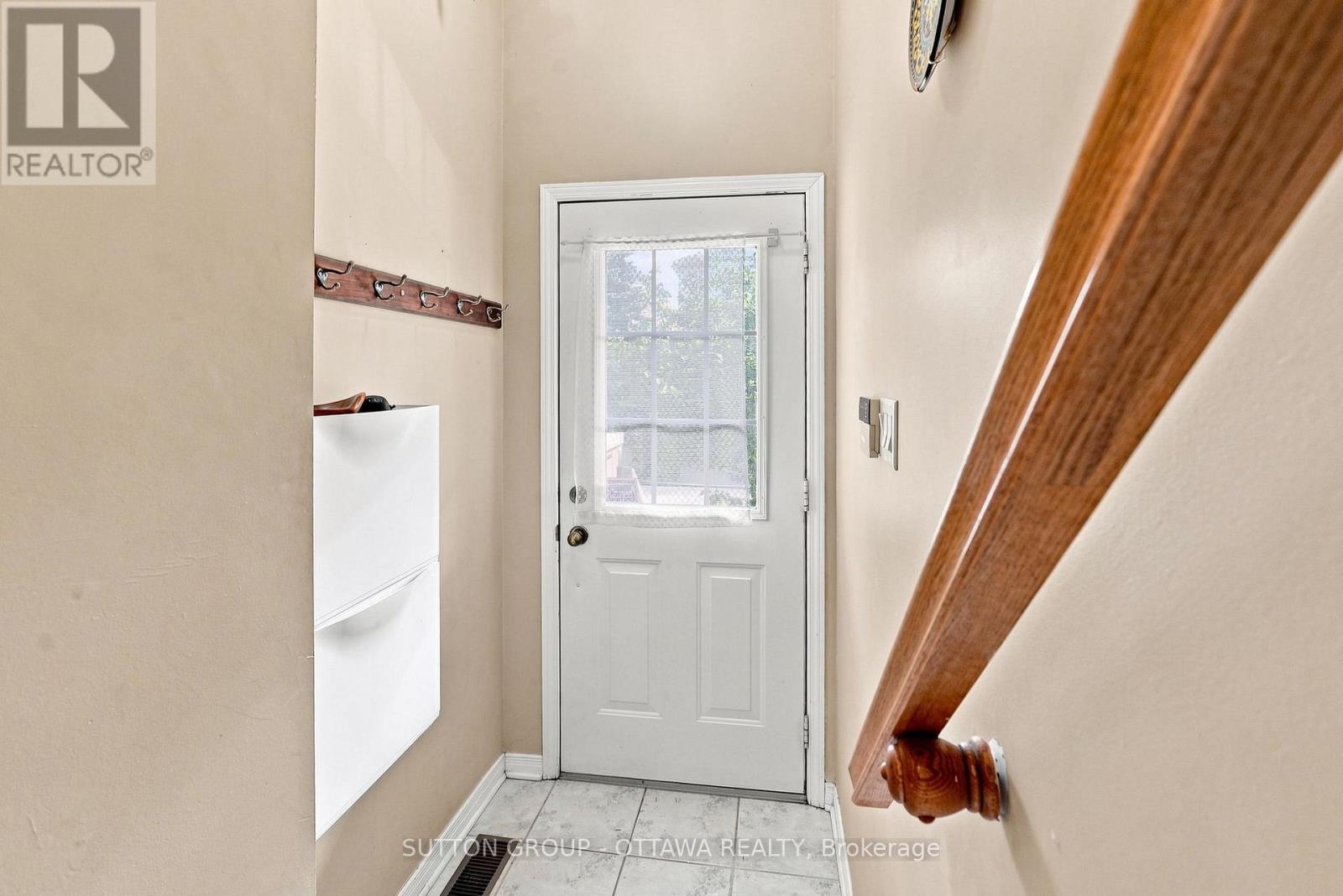 22 Manhattan Crescent, Ottawa, Ontario  K2C 4B4 - Photo 3 - X13709294