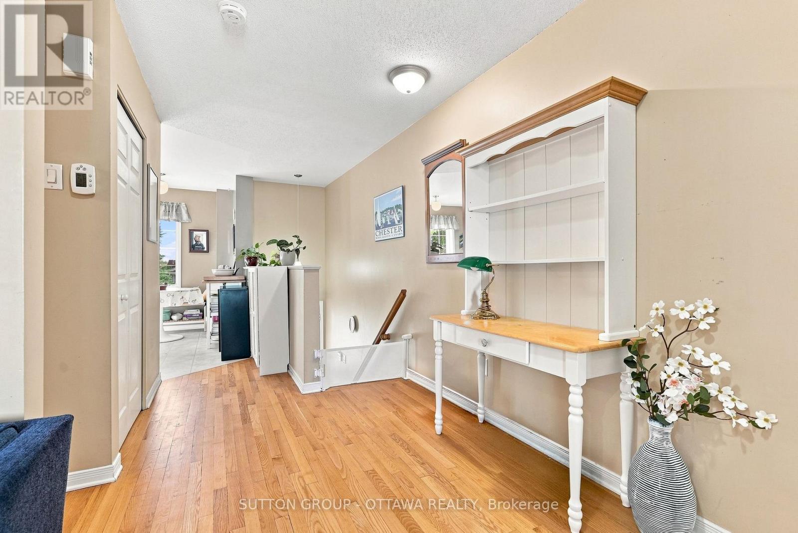 22 Manhattan Crescent, Ottawa, Ontario  K2C 4B4 - Photo 4 - X13709294