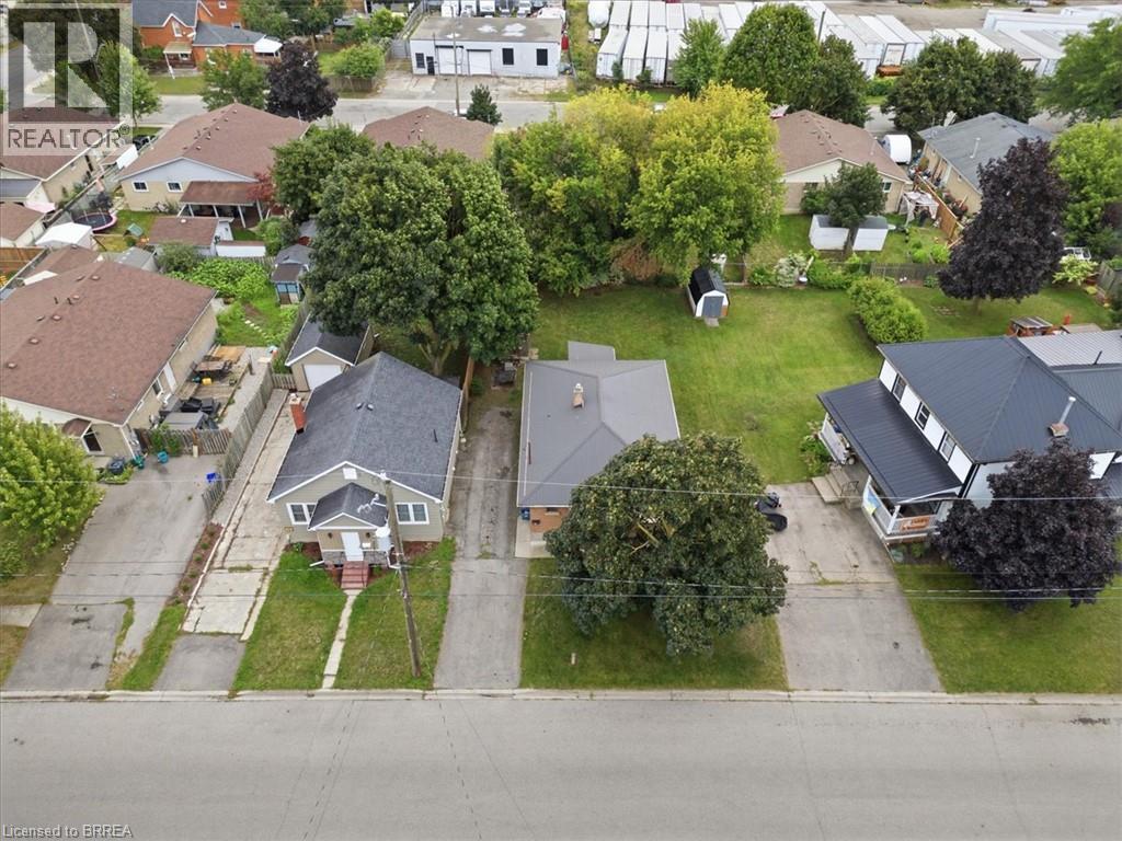 16 Mintern Avenue, Brantford, Ontario  N3S 1K6 - Photo 4 - 40858001