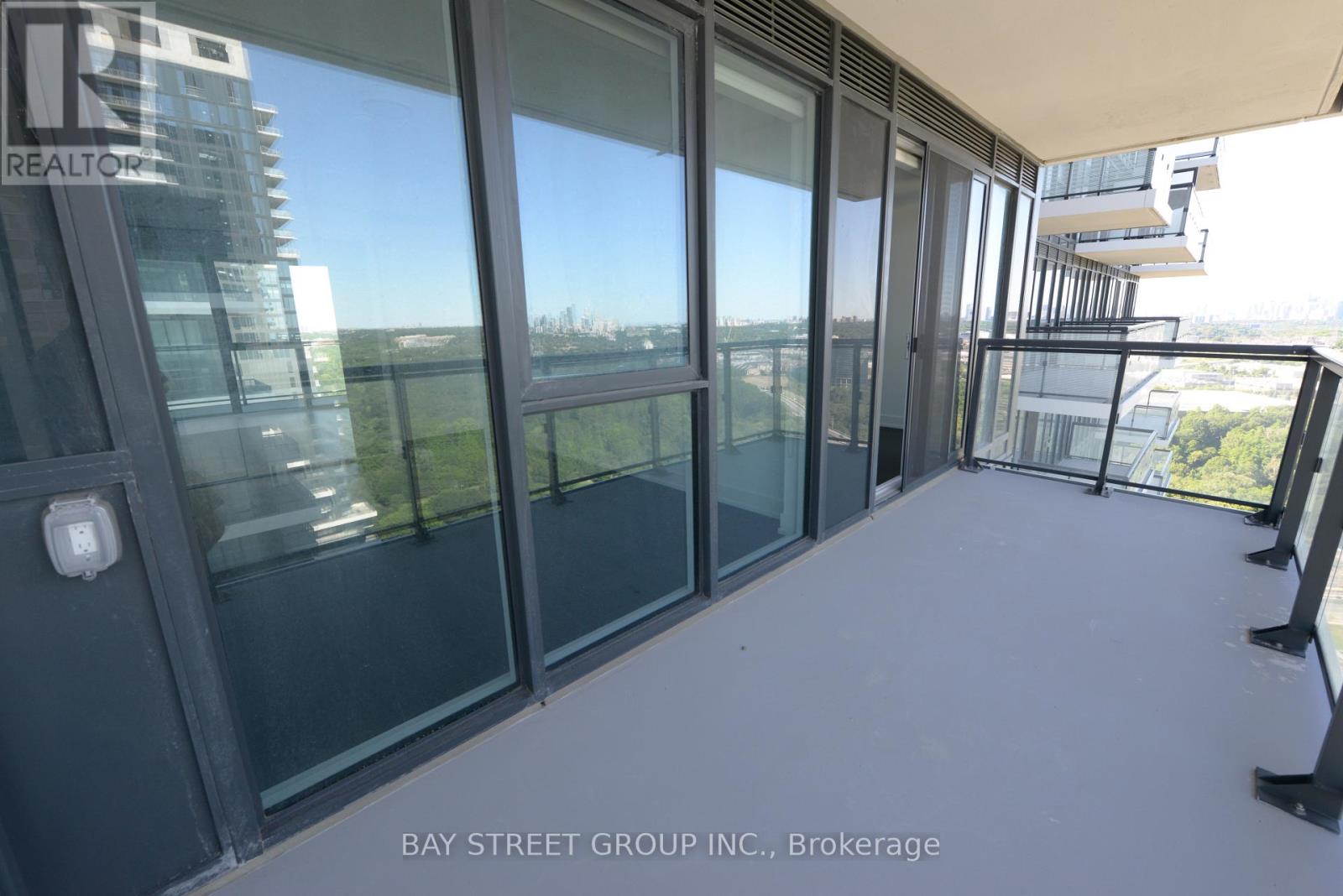 30 Inn On The Park Drive, Toronto, Ontario M3C 0P7 - Photo 12 - C13709280
