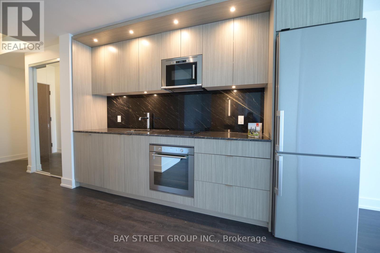 30 Inn On The Park Drive, Toronto, Ontario M3C 0P7 - Photo 6 - C13709280