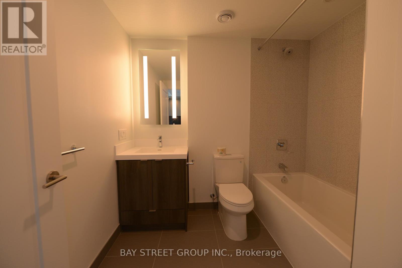 30 Inn On The Park Drive, Toronto, Ontario M3C 0P7 - Photo 7 - C13709280