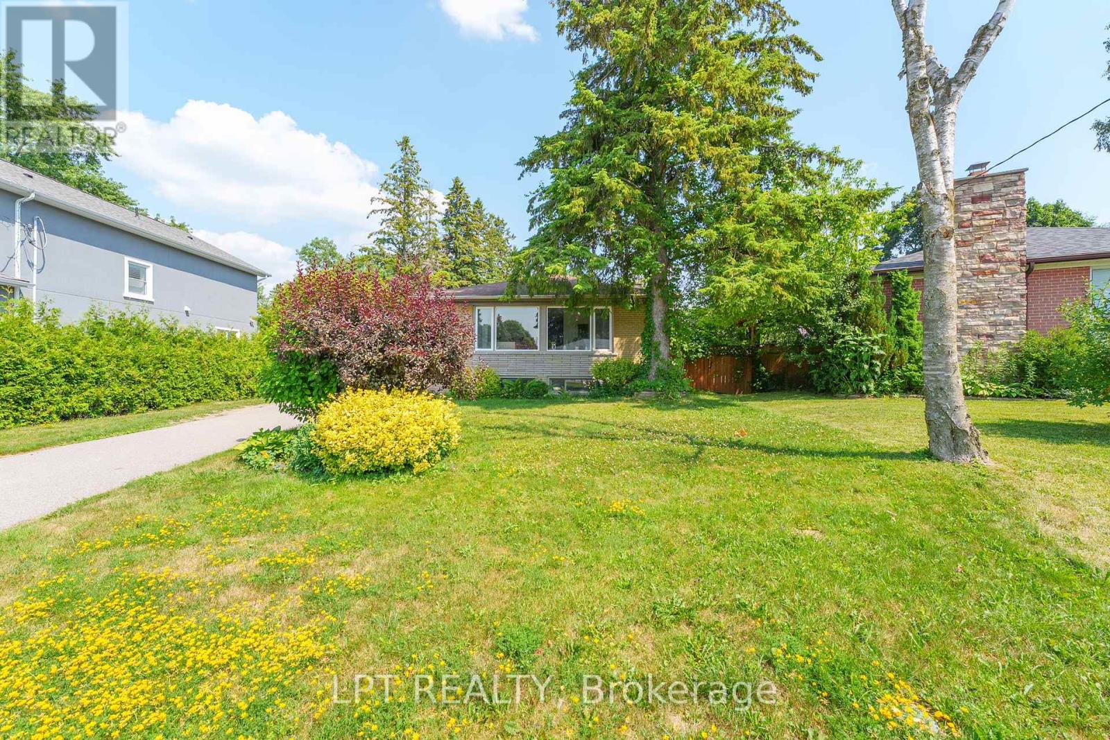 31 Patrick Drive, Aurora, Ontario  L4G 2A6 - Photo 6 - N13709254