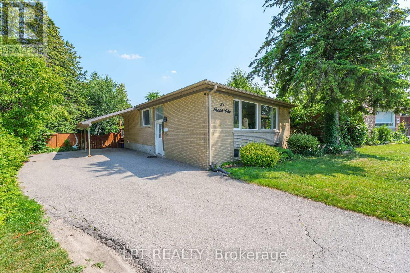 31 Patrick Drive, Aurora, Ontario  L4G 2A6 - Photo 7 - N13709254