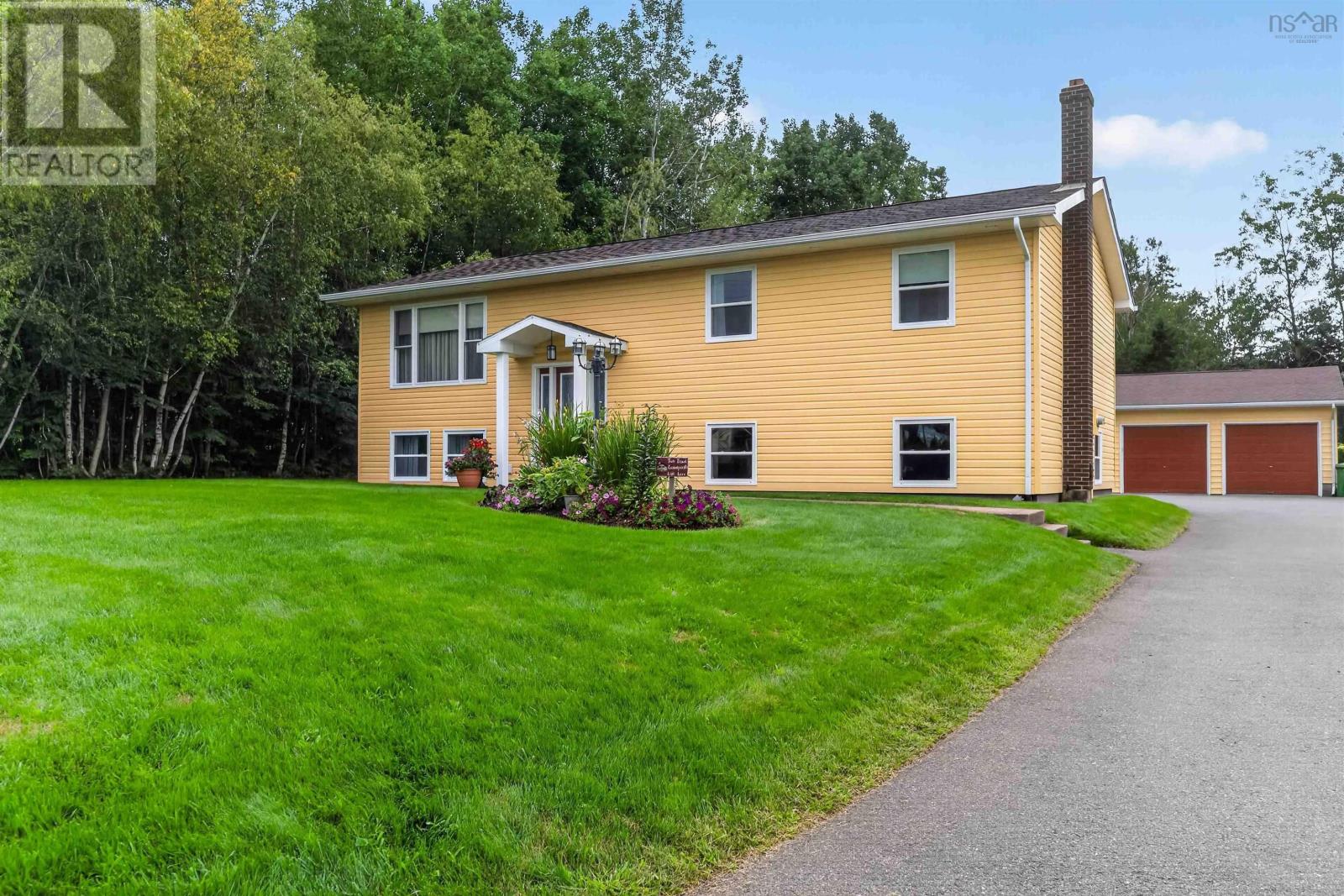 1008 Country Club Boulevard, New Minas, Nova Scotia  B4N 4W8 - Photo 3 - 202621423