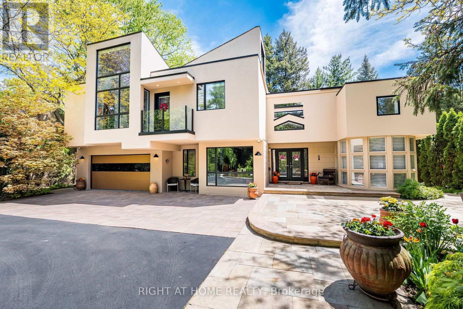 1 FRIARS LANE, Toronto, Ontario