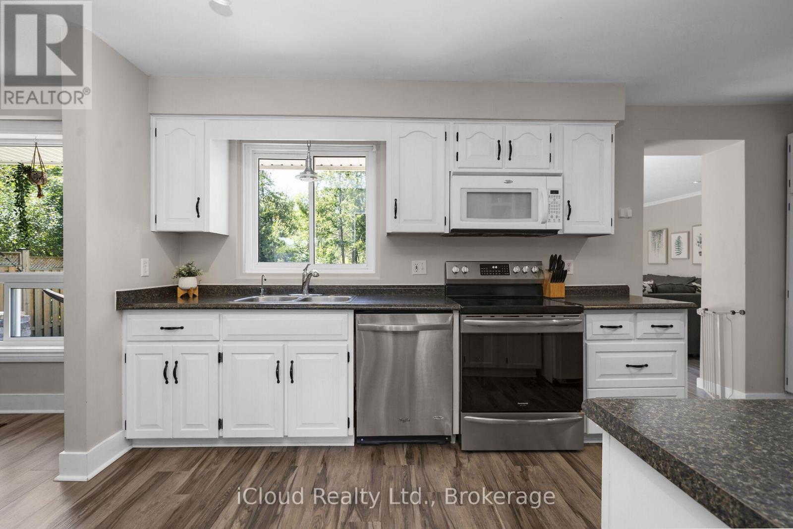 128 Elmore Drive, Halton Hills, Ontario  L7J 1T2 - Photo 11 - W13709266