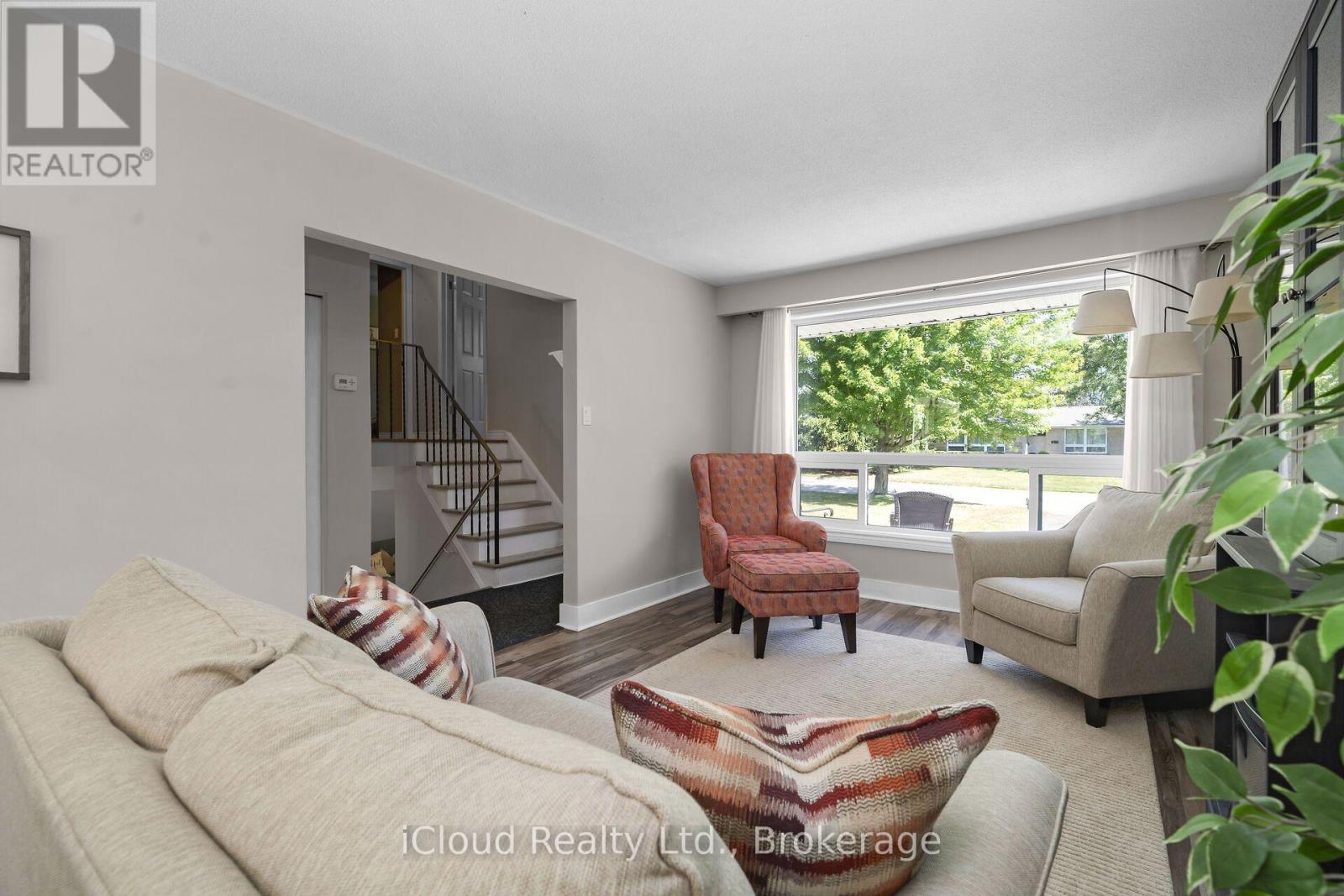128 Elmore Drive, Halton Hills, Ontario  L7J 1T2 - Photo 6 - W13709266