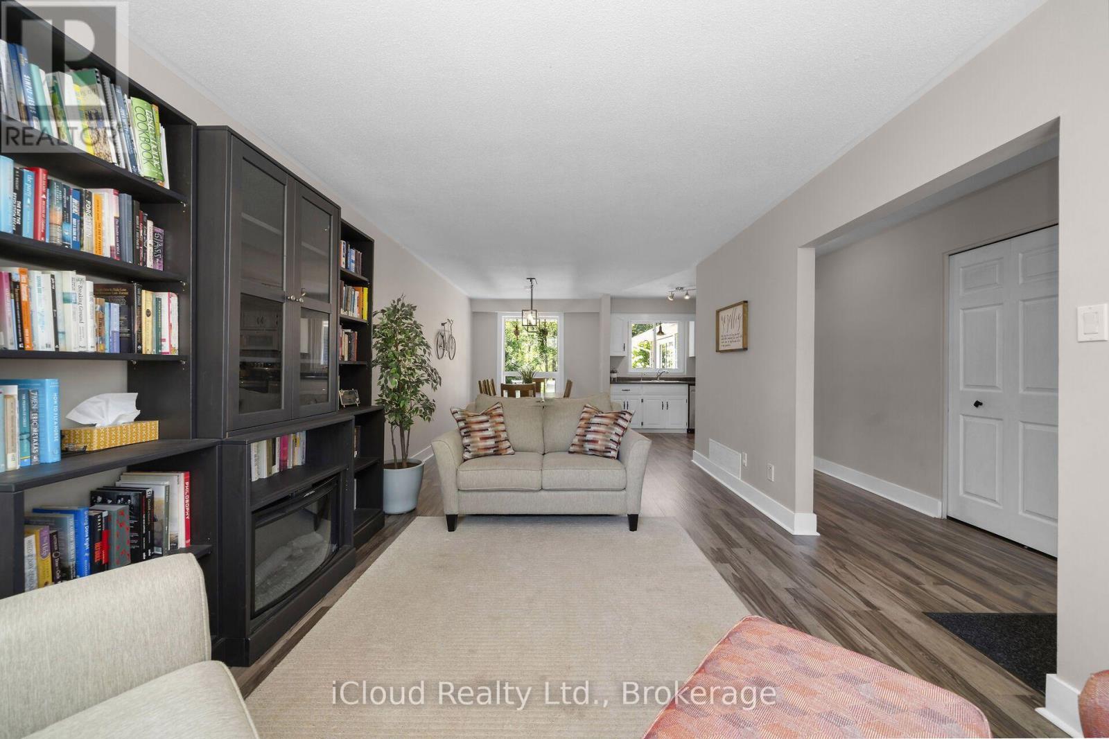 128 Elmore Drive, Halton Hills, Ontario  L7J 1T2 - Photo 7 - W13709266