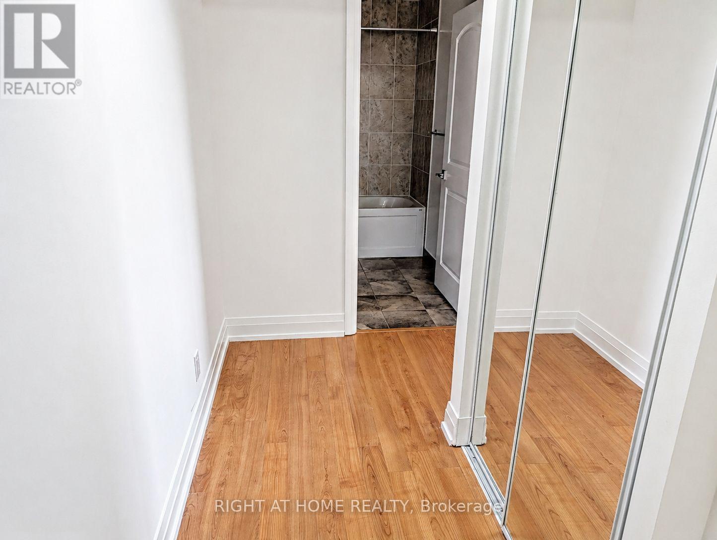 305 - 1060 Sheppard Avenue W, Toronto, Ontario  M3J 0G7 - Photo 8 - W13709308