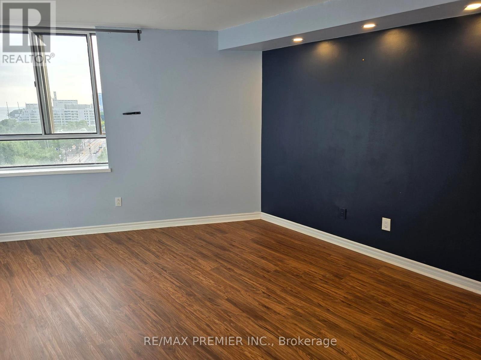 1003 - 270 Queens Quay W, Toronto, Ontario  M5J 2N4 - Photo 24 - C13708292