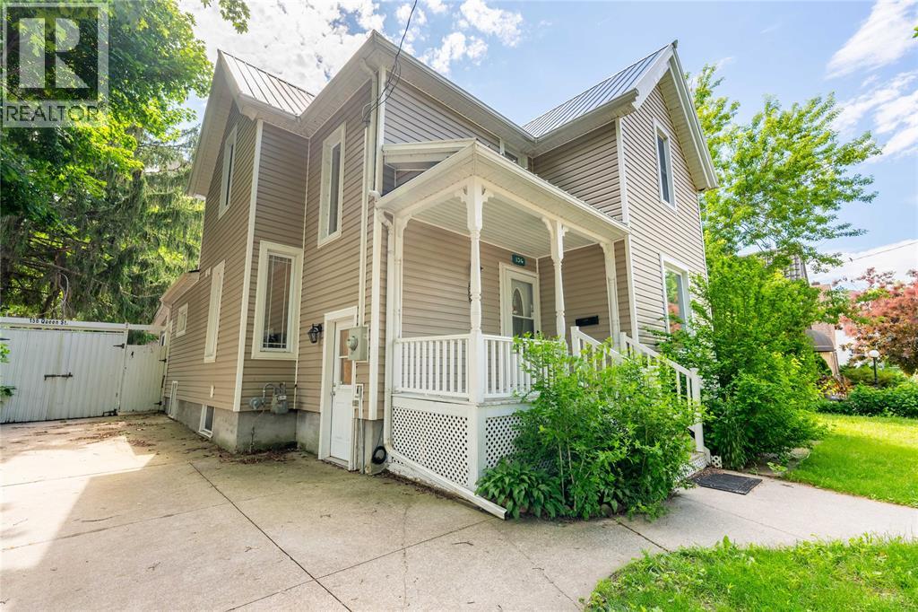 156 Queen Street, Sarnia, Ontario  N7T 2R1 - Photo 3 - 26020273
