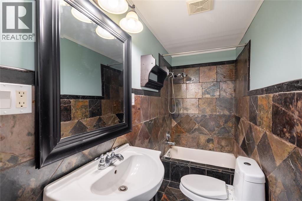 156 Queen Street, Sarnia, Ontario  N7T 2R1 - Photo 8 - 26020273