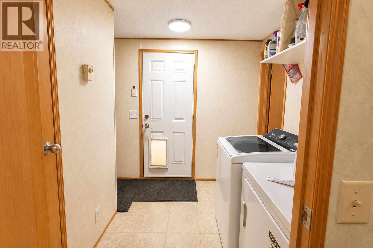5465 Elliot Lake Road, 108 Mile Ranch, British Columbia  V0K 2E1 - Photo 14 - R3158533