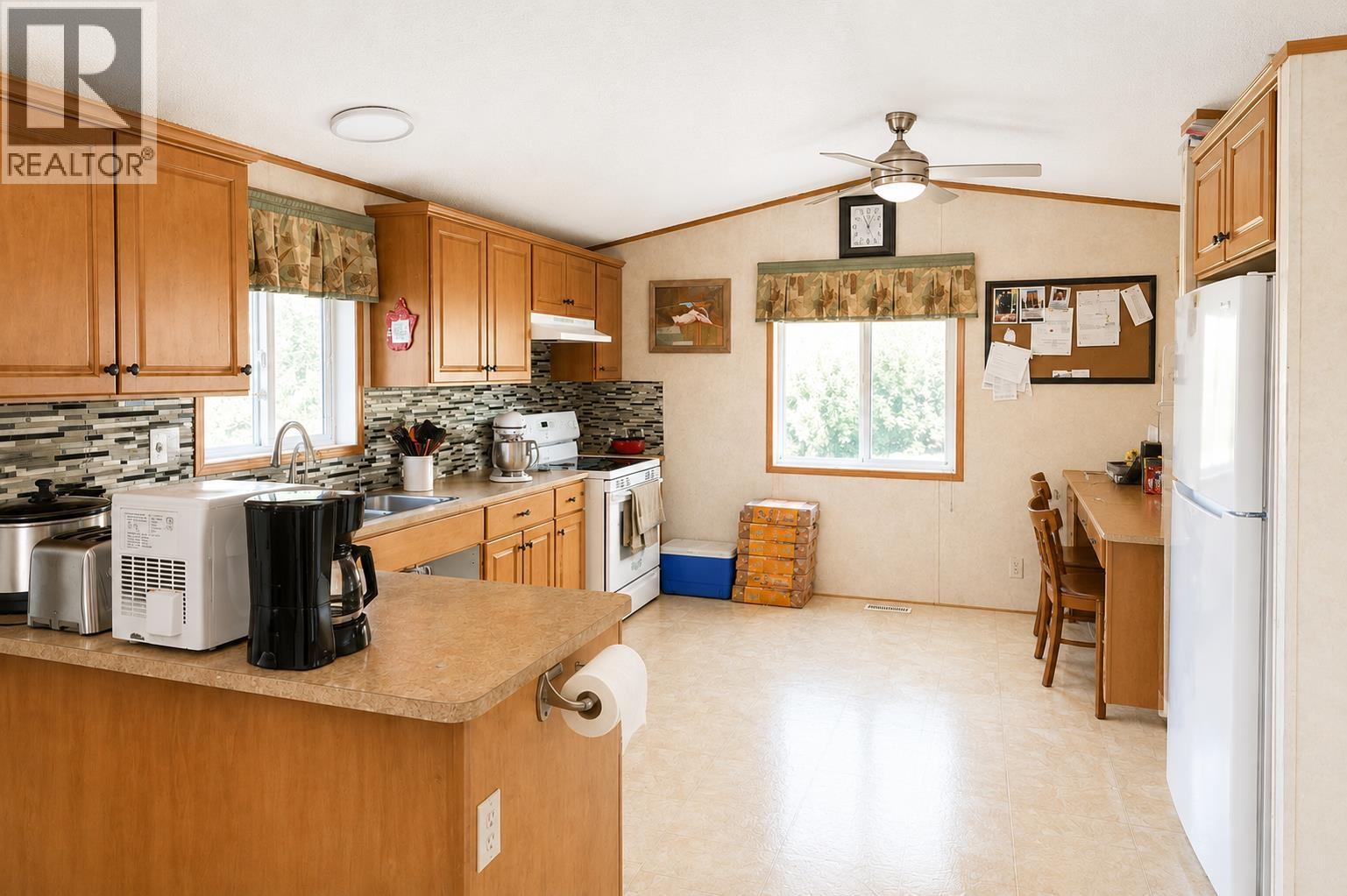 5465 Elliot Lake Road, 108 Mile Ranch, British Columbia  V0K 2E1 - Photo 4 - R3158533