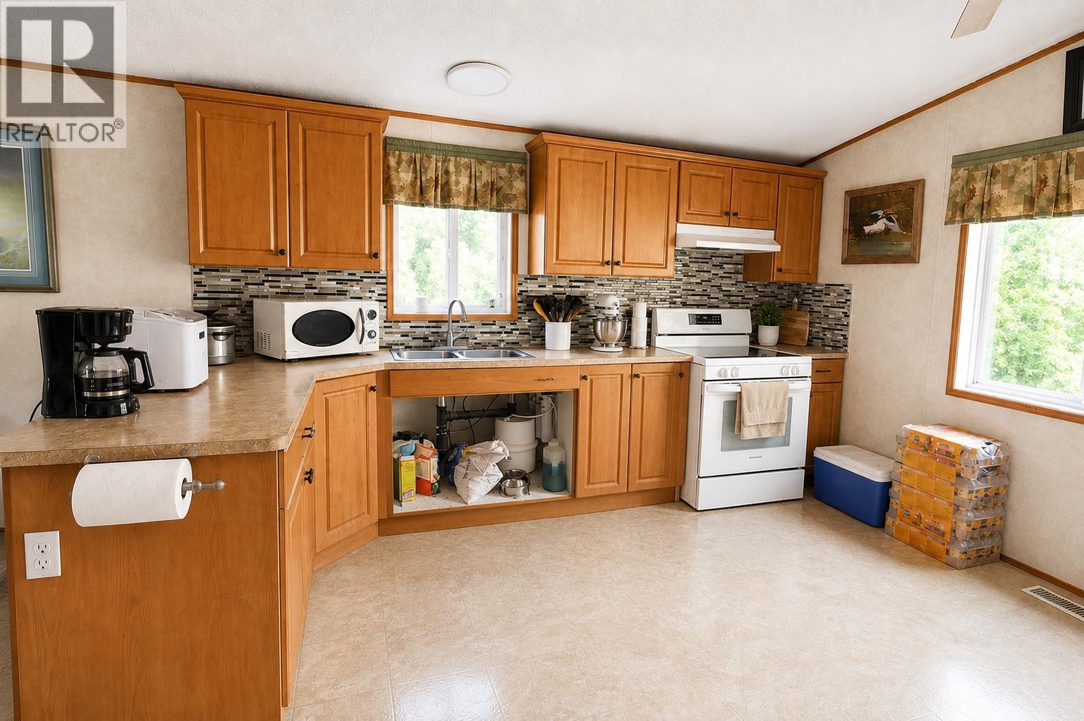 5465 Elliot Lake Road, 108 Mile Ranch, British Columbia  V0K 2E1 - Photo 5 - R3158533